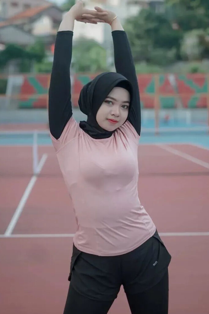 Cewek Jilbab Ketat Jogging Angkat ketiak Mulus