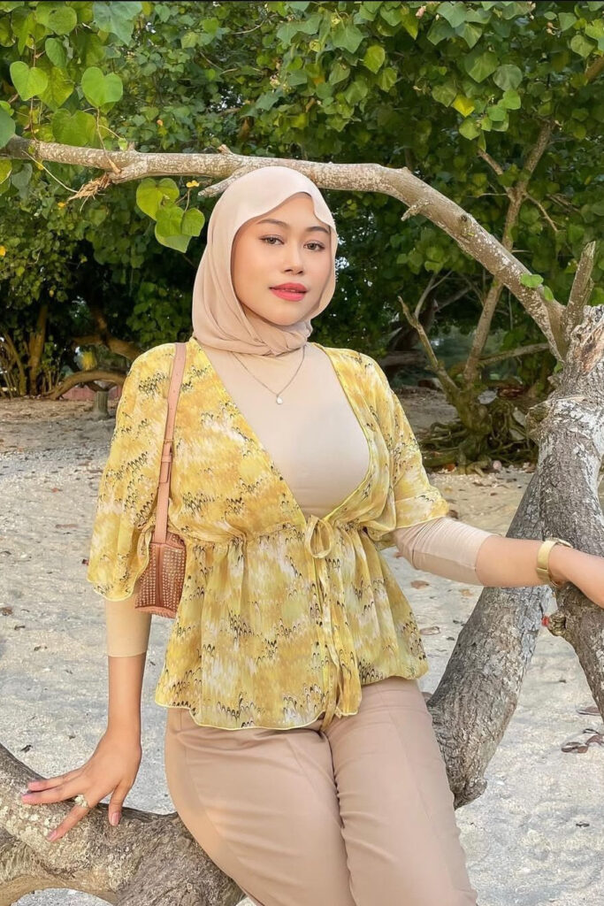Jilbab Tobrut Manset Nude Selebgram Seksi di pantai