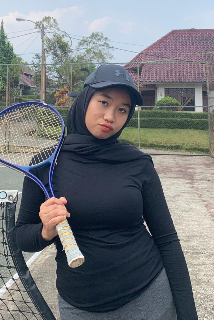 Legging Ketat Kaos Ketat Jilbab Hijab OOTD main Tenis