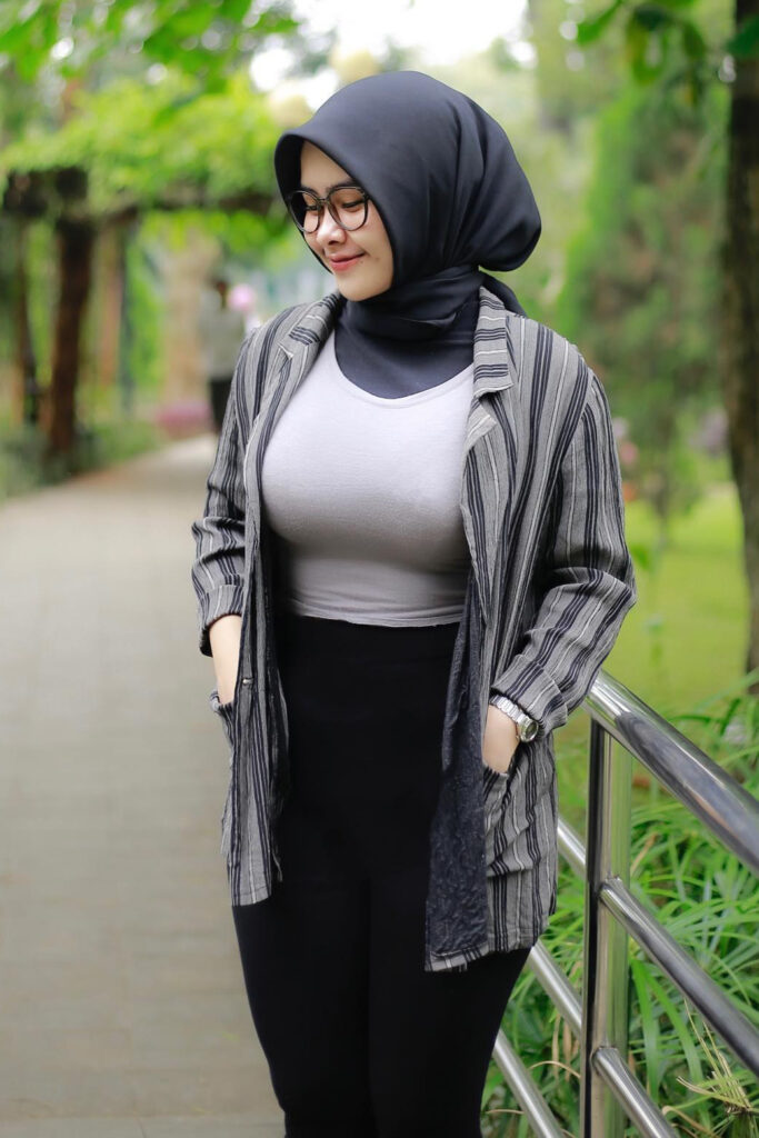 Marfa Moela Selebgram Hijab Seksi Ketat cewek IGO