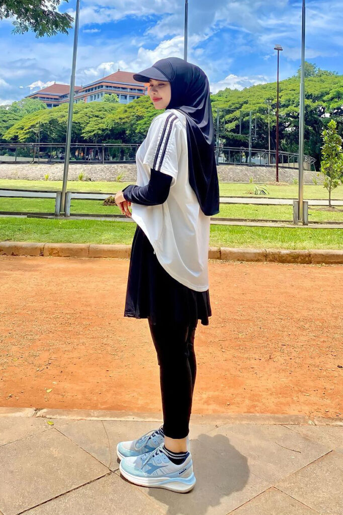 Sahabat olahraga muslimah indonesia Set olahraga Rista Nuri Outfit Kaos dan Legging sepatu run