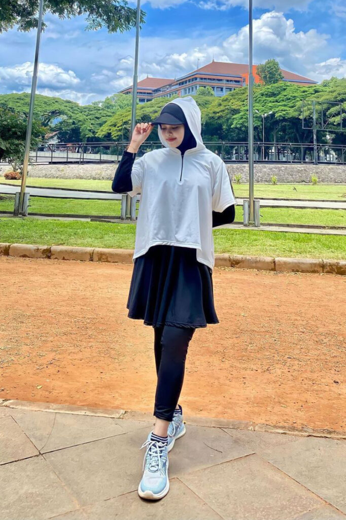 Sahabat olahraga muslimah indonesia Set olahraga by Rista Nuri Outfit Kaos dan Legging