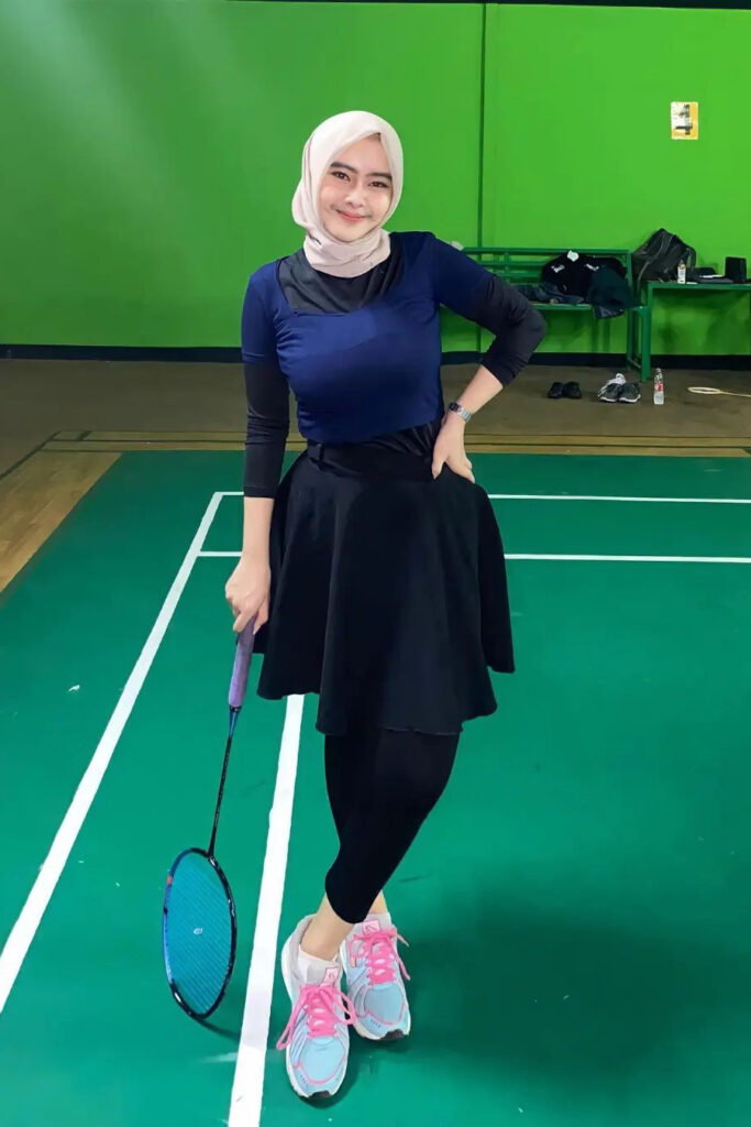 marfamoela selebgram Hijab Seksi Rok Mini Hitam Legging seksi