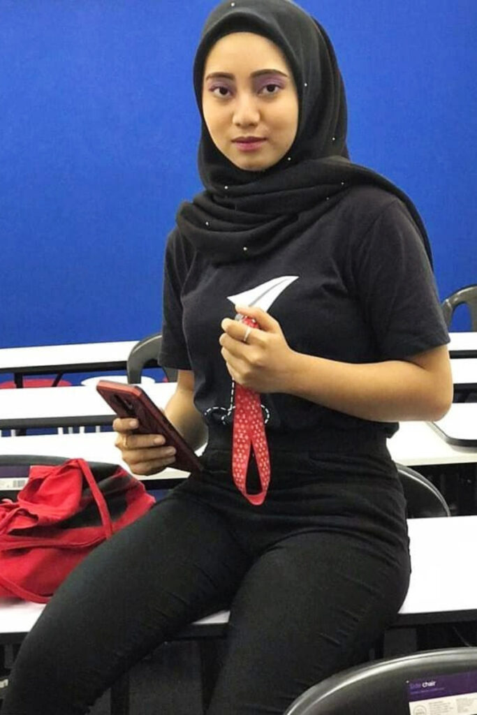 cewek tudung Melayu Alysa Zaidin viral ketat seksi