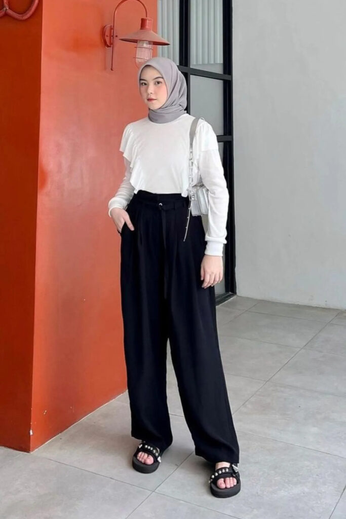 outfit hitam putih hijab baju kaos tipis