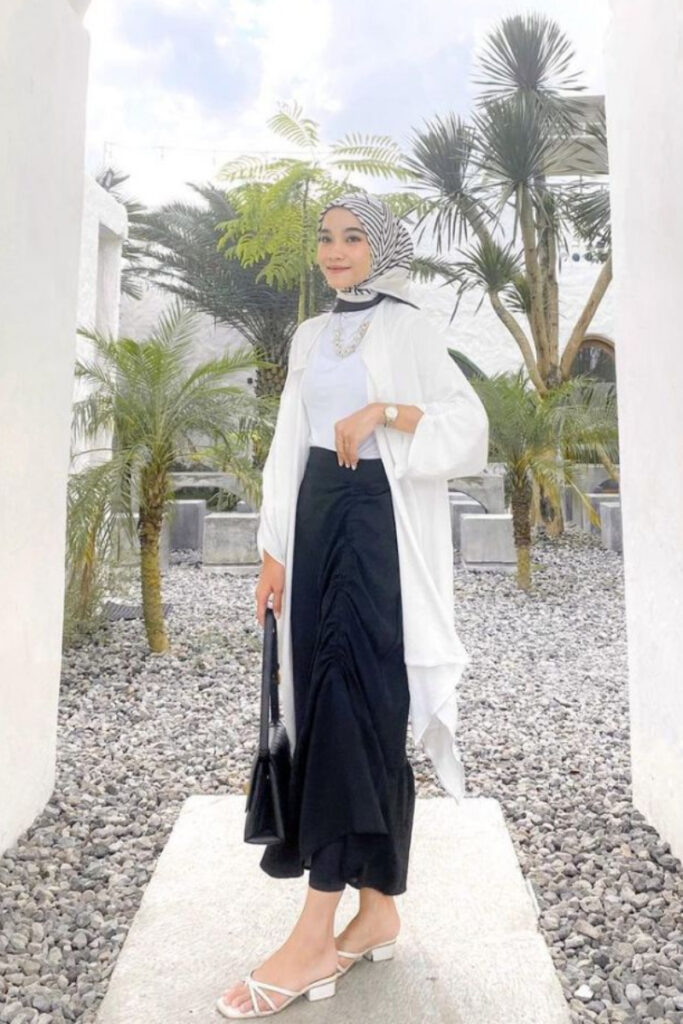 outfit hitam putih hijab cantik manis elegan
