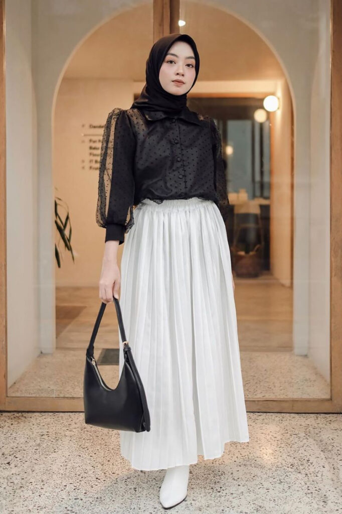 outfit hitam putih hijab rok Plisket mahasiswi manis