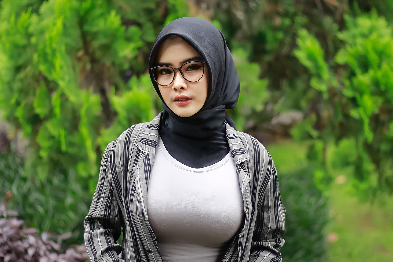 Marfa Moela Selebgram Hijab Seksi Jilbab Hitam